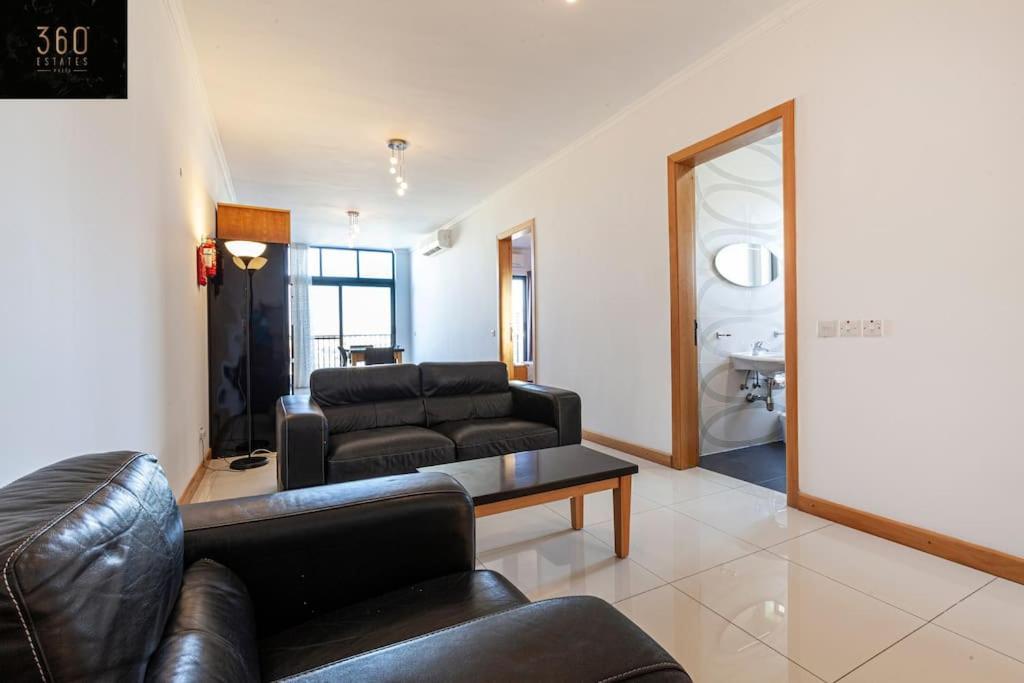 Comfortable Penthouse, Served With Lift, Wifi & Ac By 360 Estates Gzira エクステリア 写真