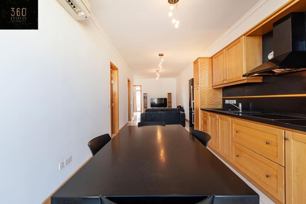 Comfortable Penthouse, Served With Lift, Wifi & Ac By 360 Estates Gzira エクステリア 写真